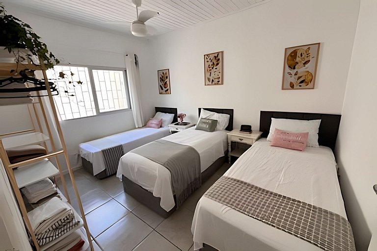 Casa em Jurerê com quintal, churrasqueira e estacionamento –