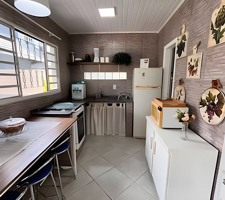 Casa em Jurerê com quintal, churrasqueira e estacionamento –