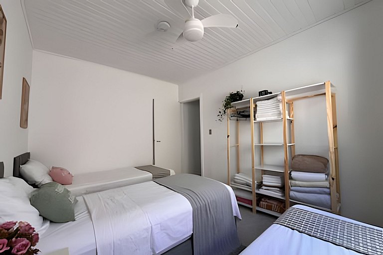 Casa em Jurerê com quintal, churrasqueira e estacionamento –