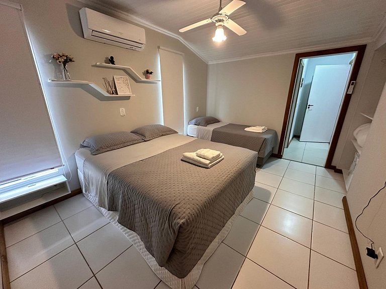 Suíte tripla 1 cama casal e 1 cama solteiro