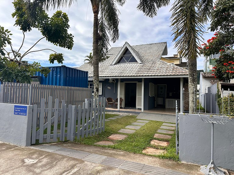 Casa Jurerê • 300m Praia • Churrasqueira