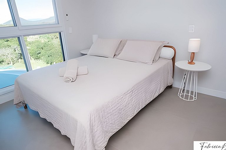 NOVO moderno e com piscina