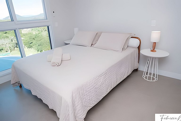 NOVO moderno e com piscina