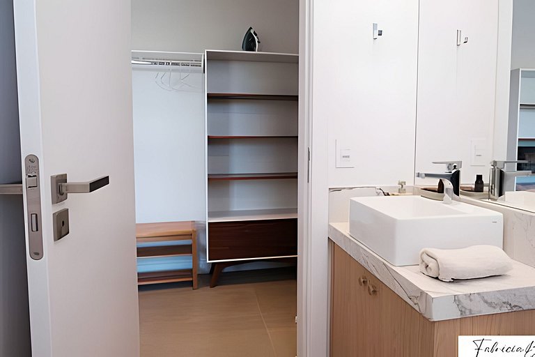 NOVO moderno e com piscina