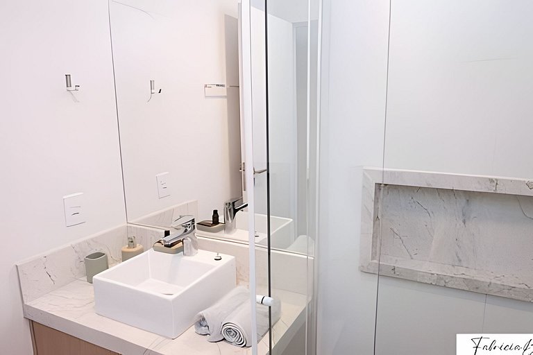 NOVO moderno e com piscina