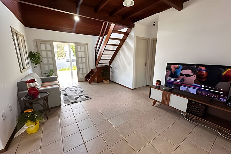 Casa Jurerê • 300m Praia • Churrasqueira