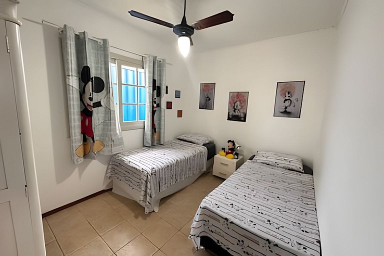 Casa Jurerê • 300m Praia • Churrasqueira