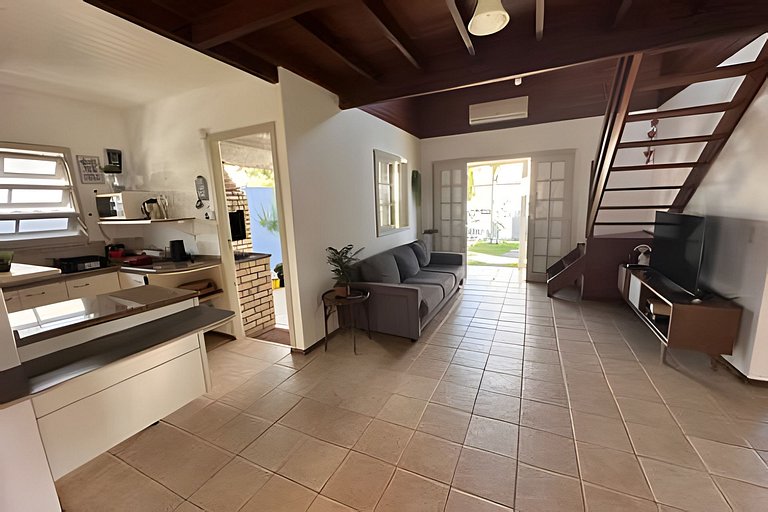 Casa Jurerê • 300m Praia • Churrasqueira