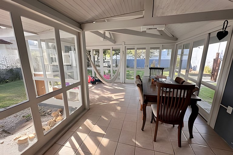 Casa Jurerê • 300m Praia • Churrasqueira