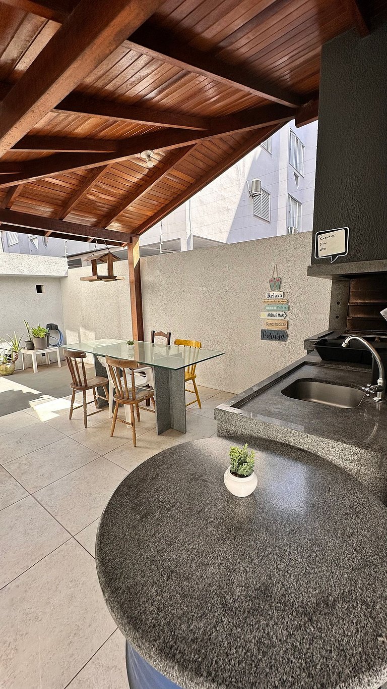 Canasvieiras *Perto mar * Churrasqueira *Garagem