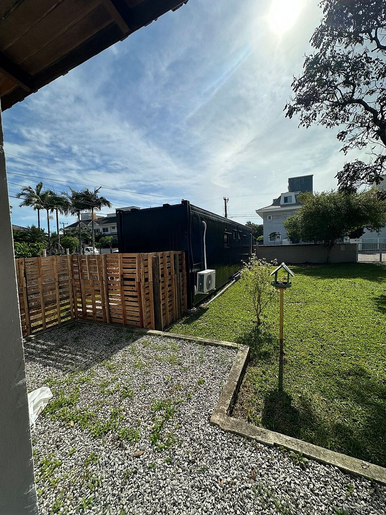 Casa em Jurerê com quintal, churrasqueira e estacionamento –