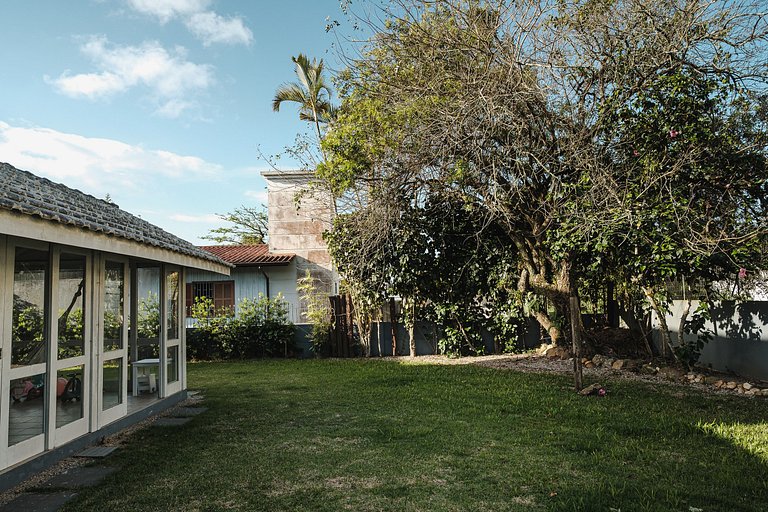 Casa Jurerê • 300m Praia • Churrasqueira