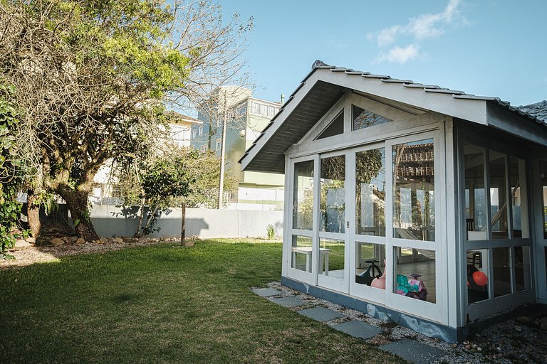 Casa Jurerê • 300m Praia • Churrasqueira