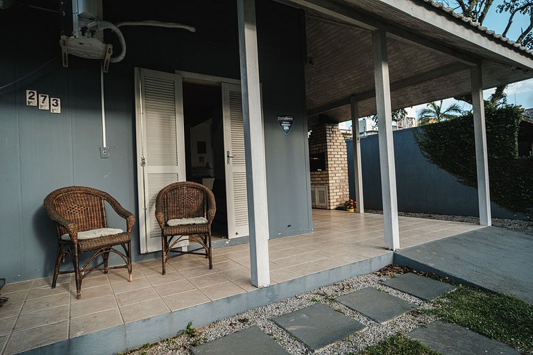 Casa Jurerê • 300m Praia • Churrasqueira