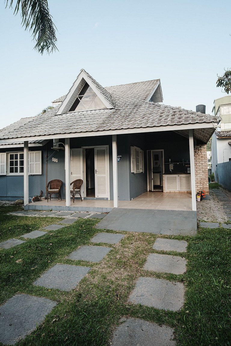 Casa Jurerê • 300m Praia • Churrasqueira