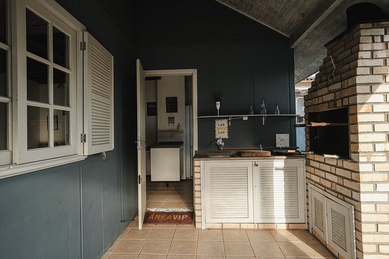 Casa Jurerê • 300m Praia • Churrasqueira