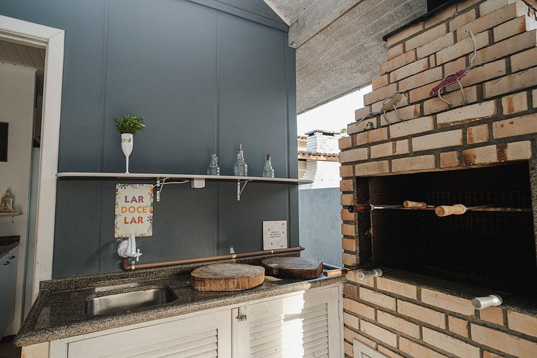 Casa Jurerê • 300m Praia • Churrasqueira