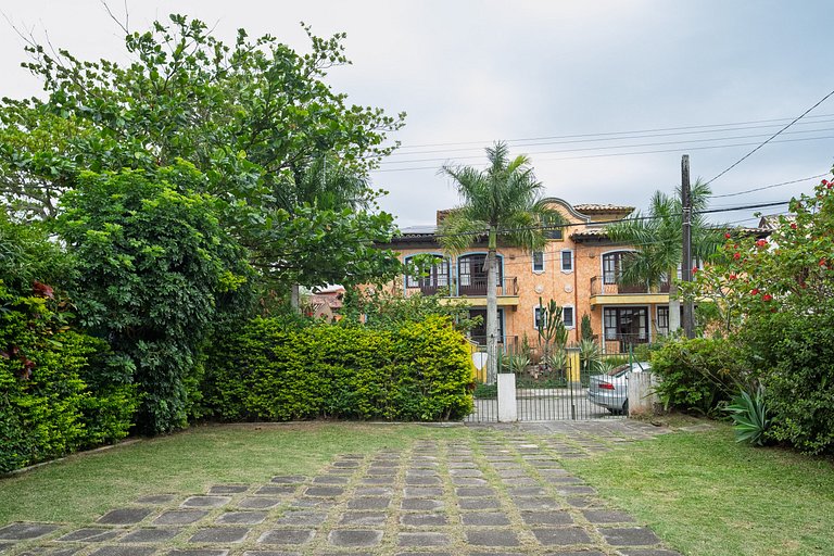 Lançamento casa Jurerê / churrasqueira / quintal