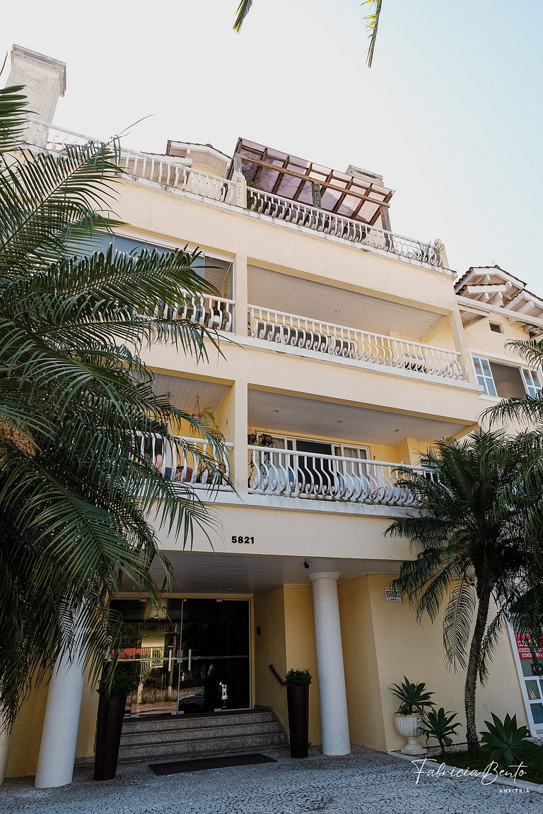 Ape 4 pessoas garagem / churrasqueira em jurerê