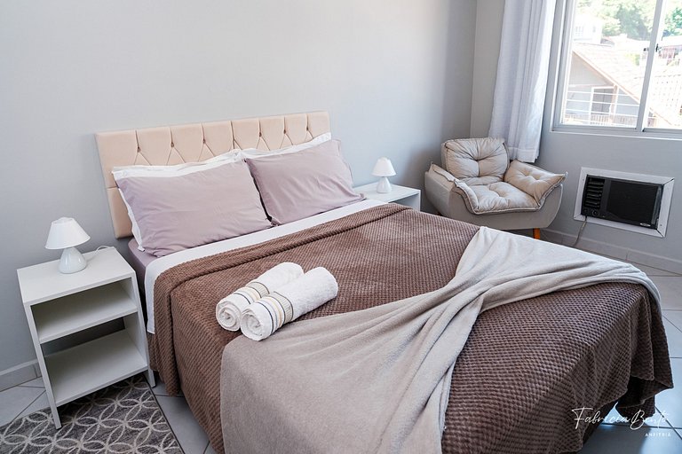 Apartamento em Jurerê • 2 dormitórios • Máquina de lavar • 3