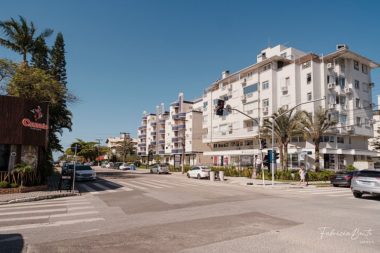 Casa em Jurerê com quintal, churrasqueira e estacionamento –