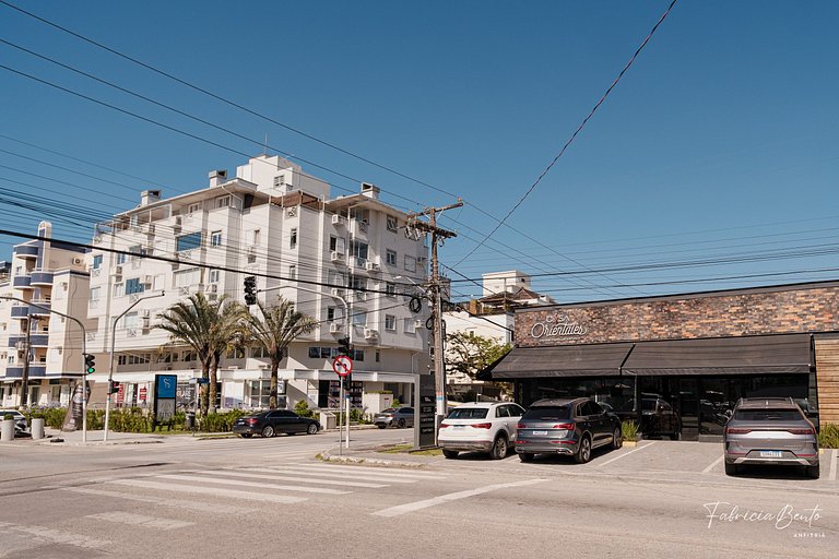 Casa em Jurerê com quintal, churrasqueira e estacionamento –