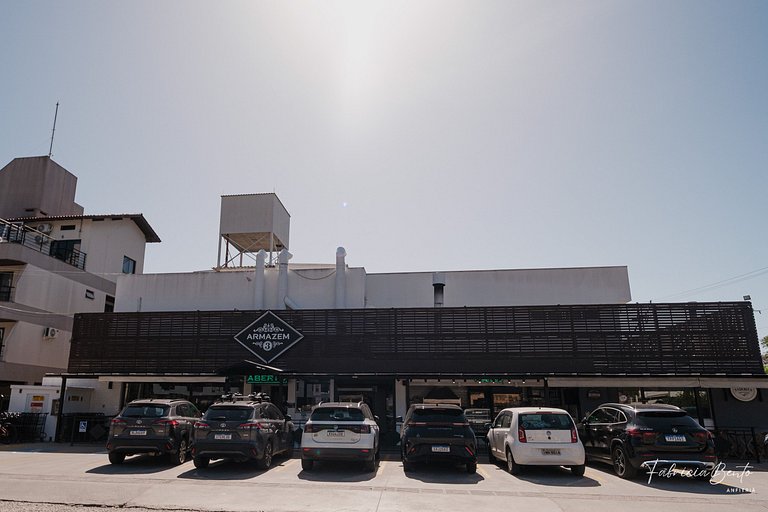 Casa em Jurerê com quintal, churrasqueira e estacionamento –