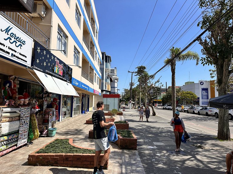 Condomínio próximo mar, balcón e Parrilla