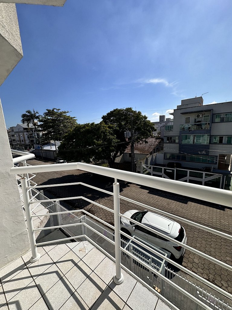 Canasvieiras *Perto mar * Churrasqueira *Garagem