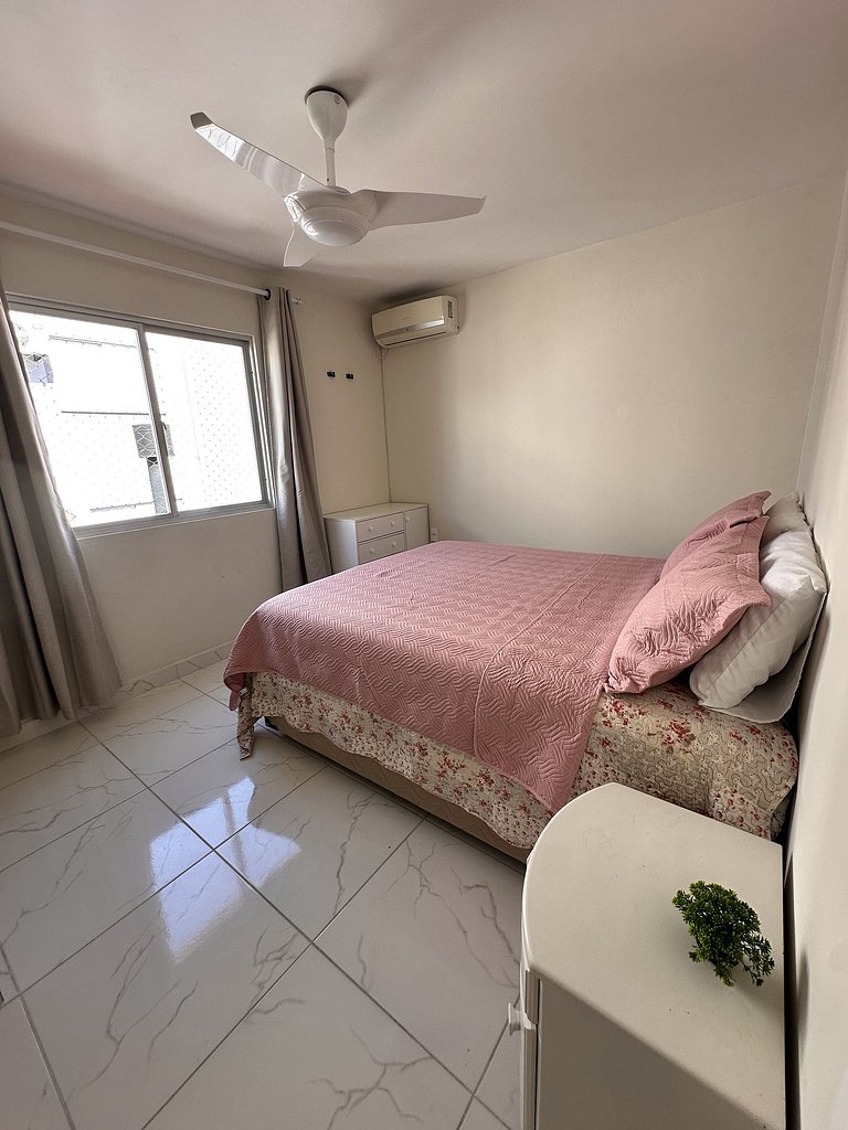 Condomínio próximo mar, balcón e Parrilla