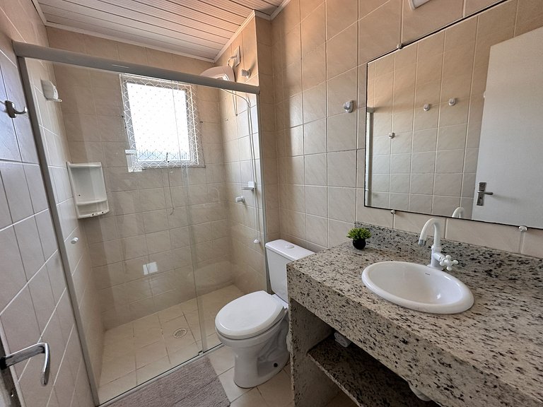 Condomínio próximo mar, balcón e Parrilla