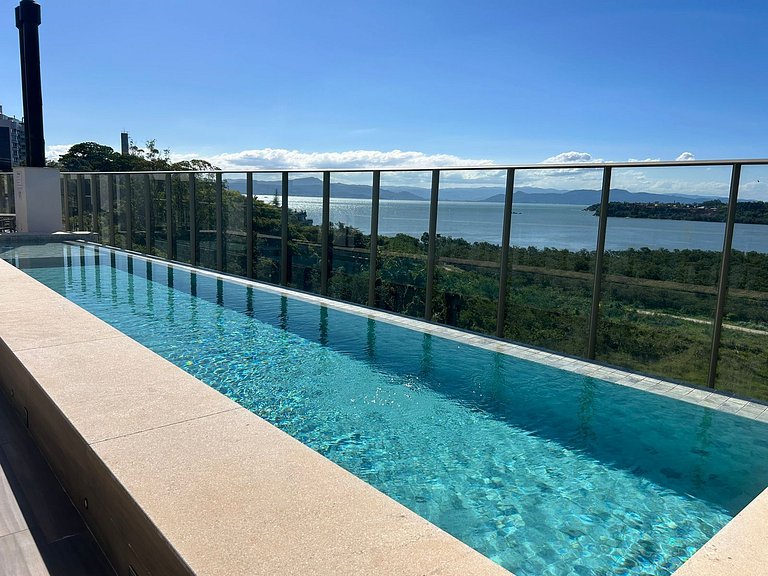 Piscina com vista incrível/ Churrasqueira/ Garagem