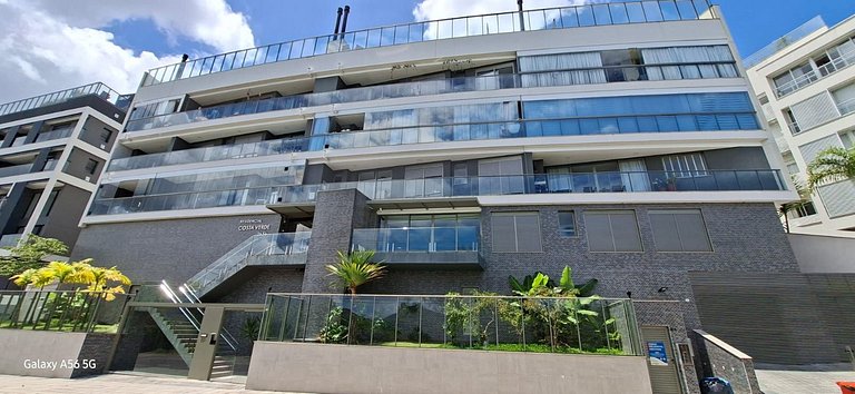 Piscina com vista incrível/ Churrasqueira/ Garagem