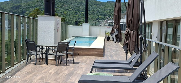 Piscina com vista incrível/ Churrasqueira/ Garagem