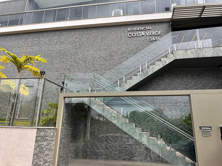 Piscina com vista incrível/ Churrasqueira/ Garagem